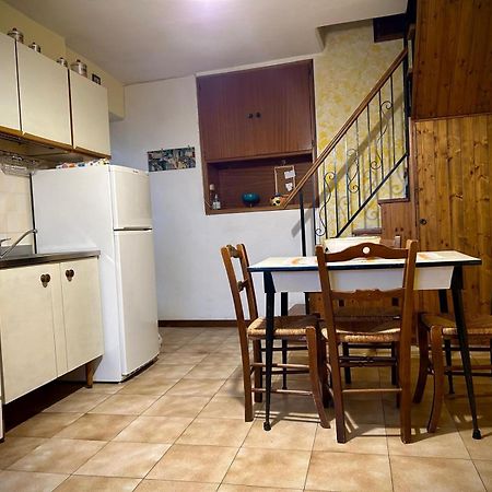 Little Flower Apartment Corfino Екстер'єр фото